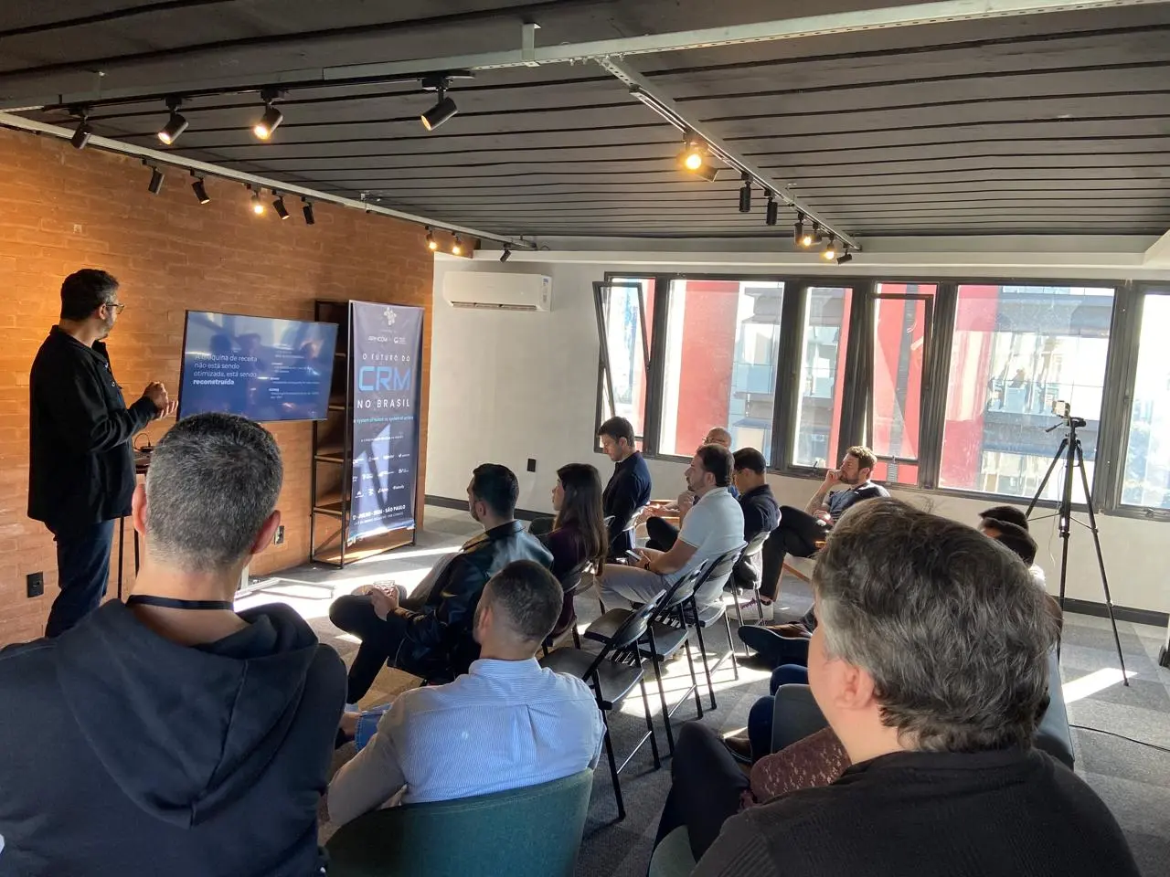 Apresentação para o público no evento O Futuro do CRM no Brasil